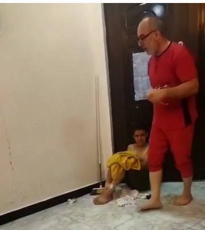 بعد نشر هذا الفيديو  وزير الداخلية يوجه باعتقال الاب