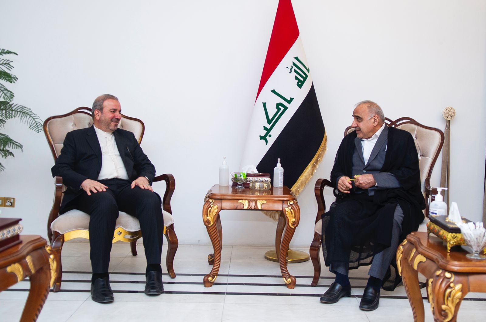 استقبل رئيس الوزراء السابق السيد عادل عبدالمهدي اليوم السبت السفير الايراني الجديد لدى العراق السيد محمد كاظم آل صادق